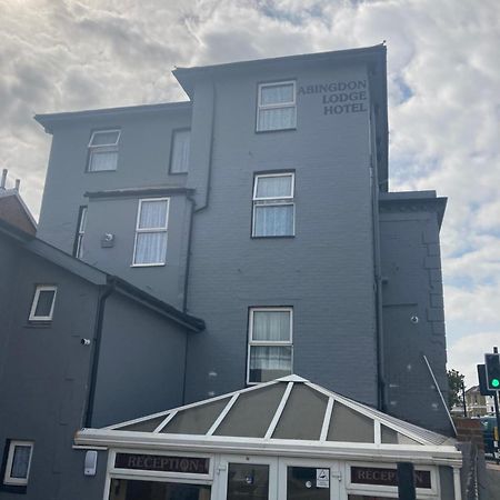 Abingdon Lodge & Suit Ryde  Bagian luar foto