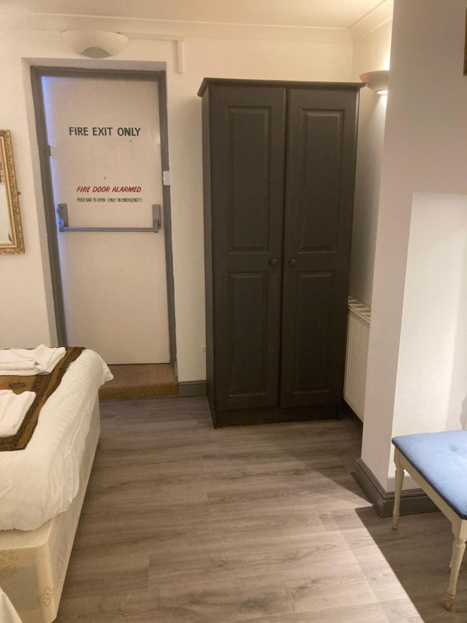 Abingdon Lodge & Suit Ryde  Bagian luar foto