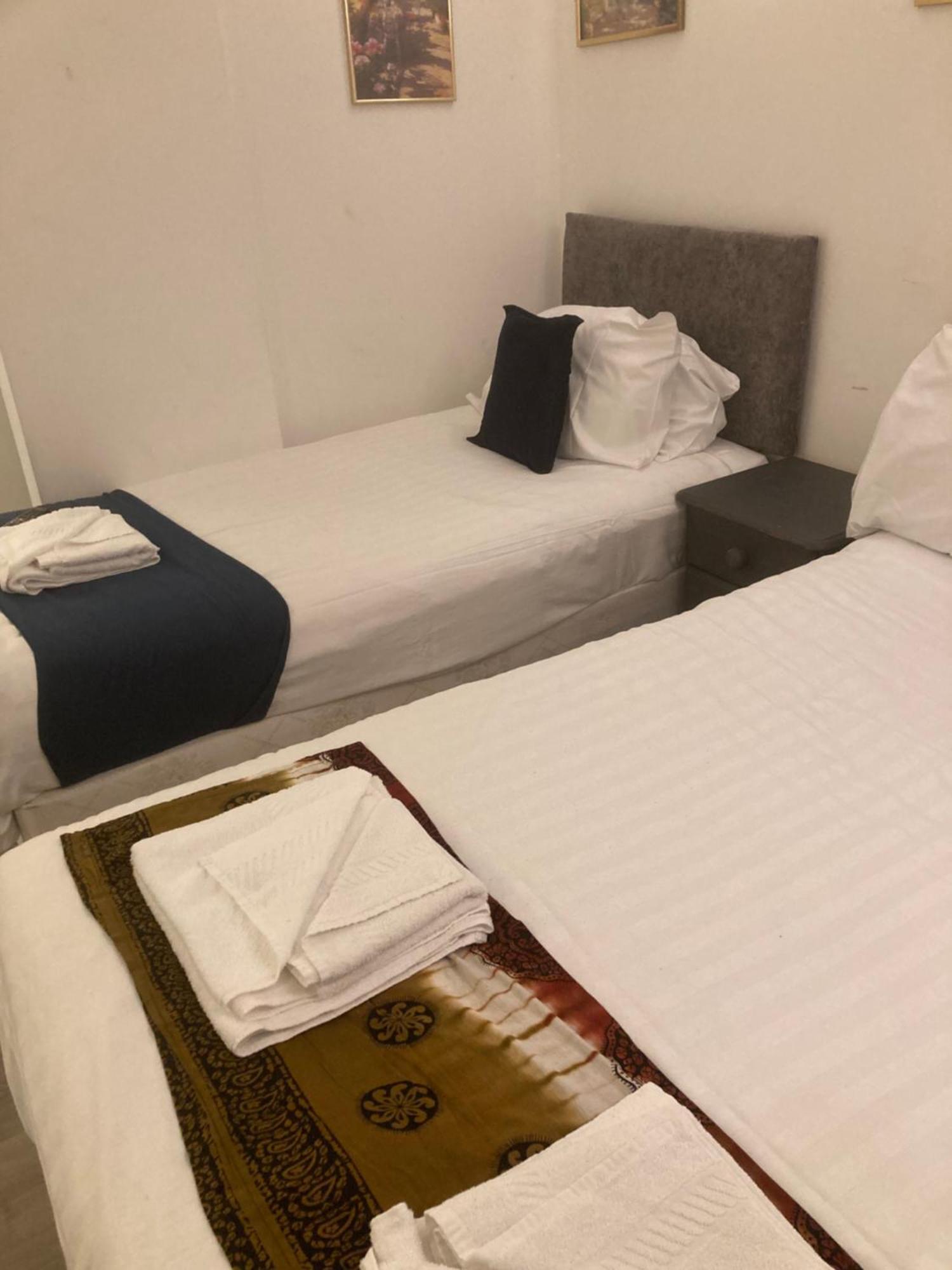 Abingdon Lodge & Suit Ryde  Bagian luar foto