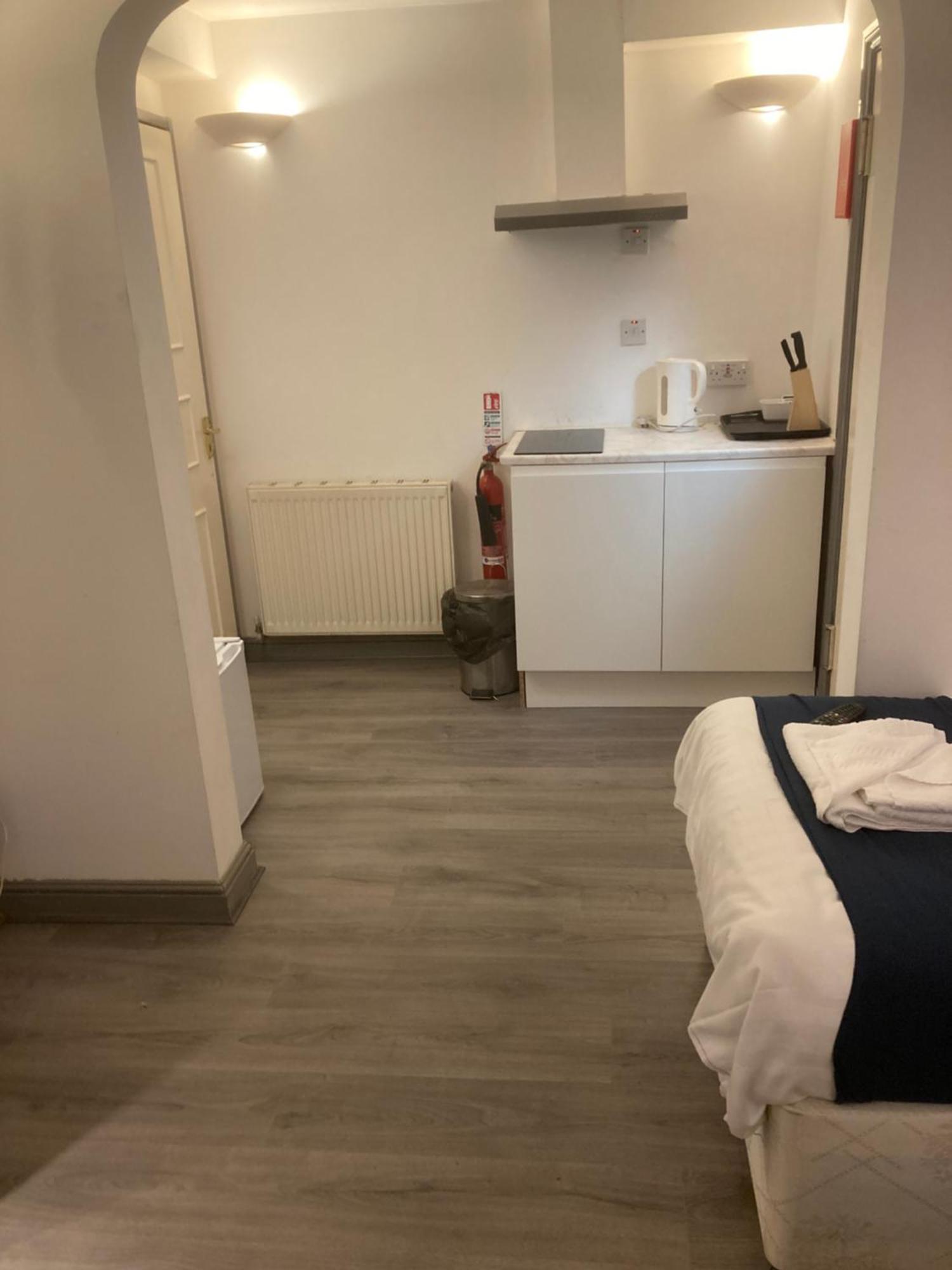 Abingdon Lodge & Suit Ryde  Bagian luar foto