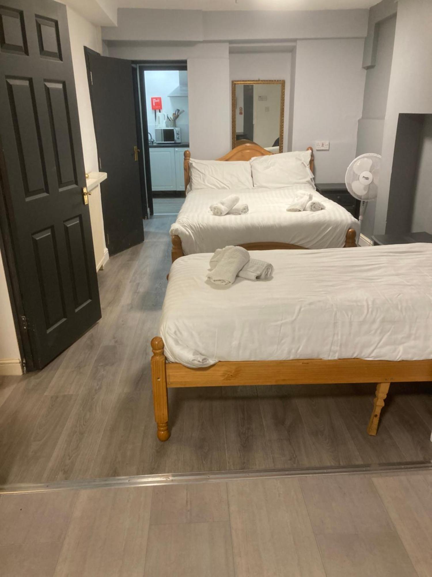 Abingdon Lodge & Suit Ryde  Bagian luar foto