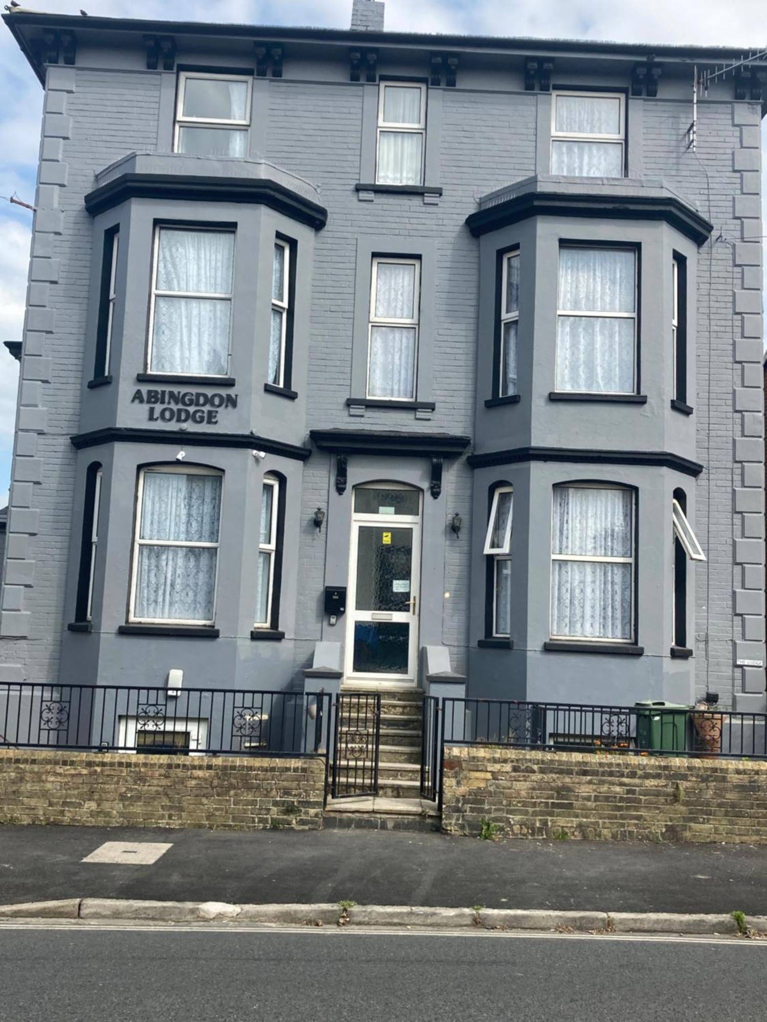 Abingdon Lodge & Suit Ryde  Bagian luar foto